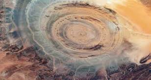 عين الصحراء "گلب الريشات"/ وادان/ موريتانيا (انترنت) 