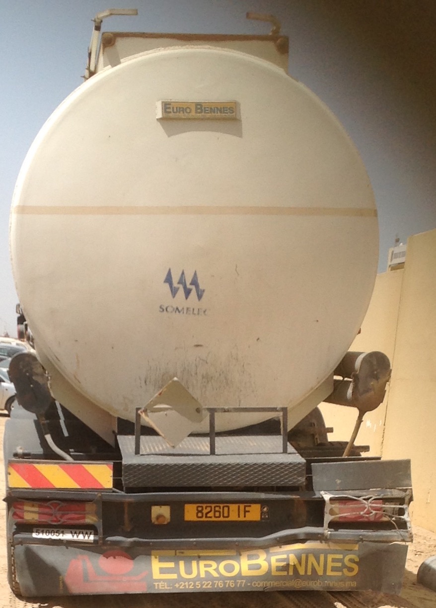 صهريج شركة النفط  الذي كان يحمل الحمولة